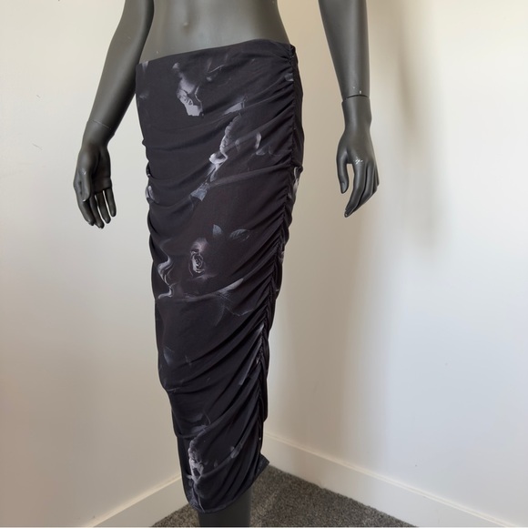 Rebecca Minkoff Black Ruched Bodycon Midi Skirt Size M Stretch Lined - Picture 4 of 7